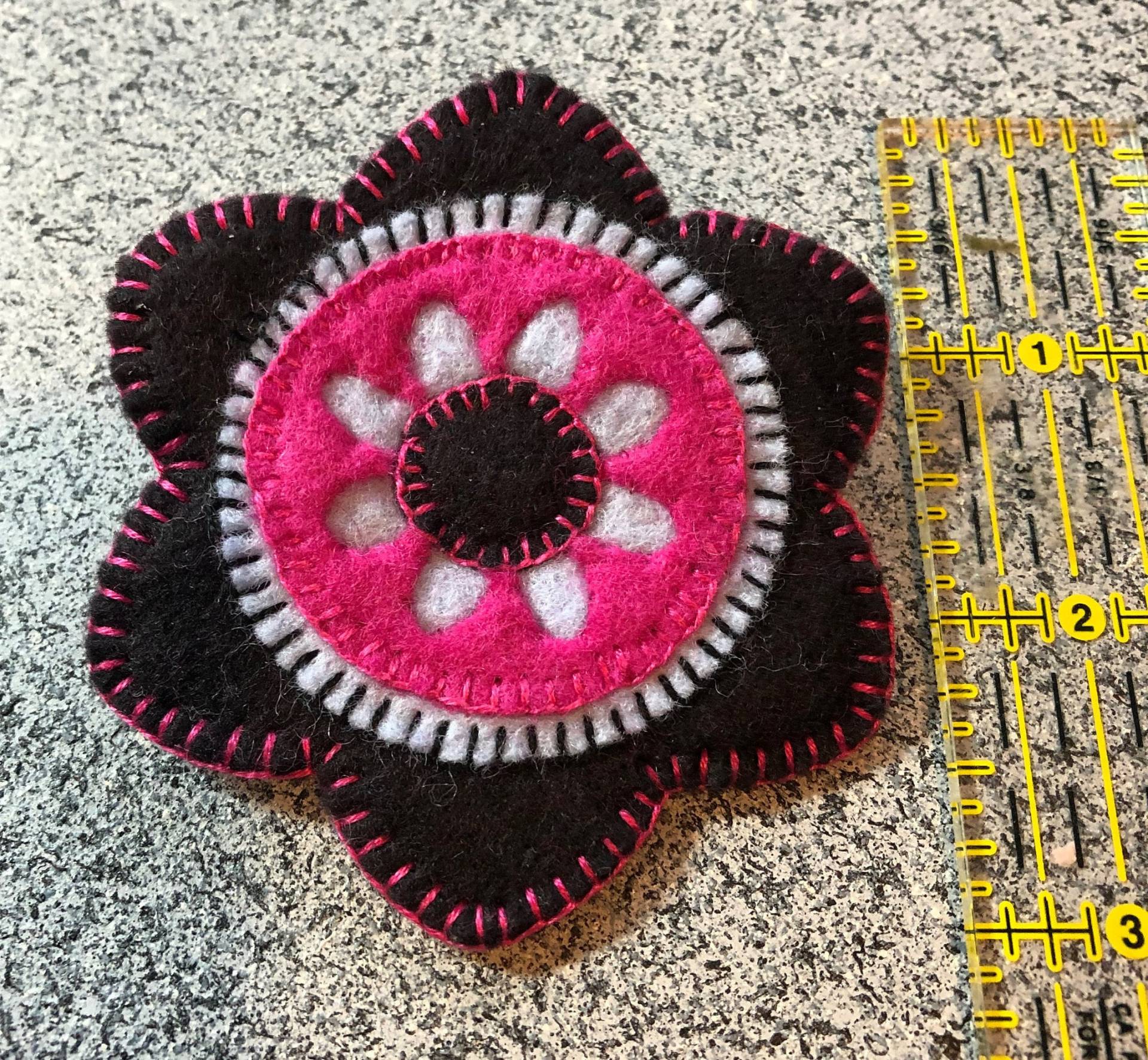 Wollfilz Blume Pin Wollfilz Blume Pin von FeltFriendsies