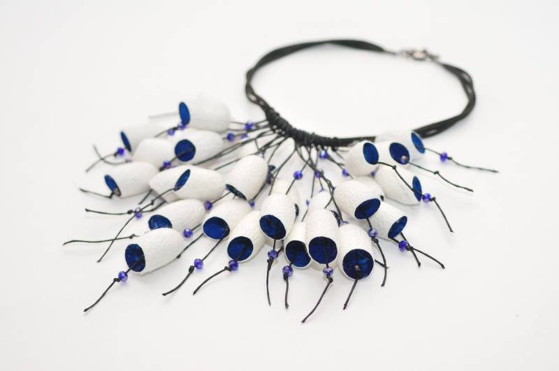 Seide Braut Halskette Hochzeit Seidenkokon Seidenkokons Blaue Seidenkette Eco Freundliches Geschenk Für Ihre Hochzeitshalskette Seide Braut Halskette Hochzeit Seidenkokon Seidenkokons Blaue Seidenkette Eco Freundliches Geschenk Für Ihre Hochzeitshalskette von FeltNecklace