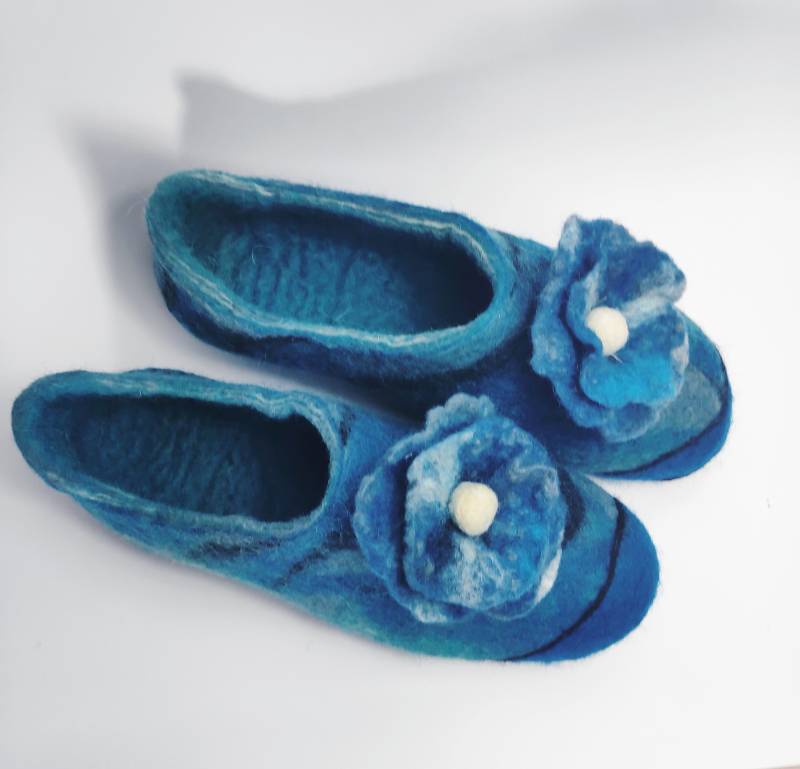 Handgefertigte Wollfilz Clogs Damenhausschuhe Mit Gummisohlen von FeltedArtDavilta