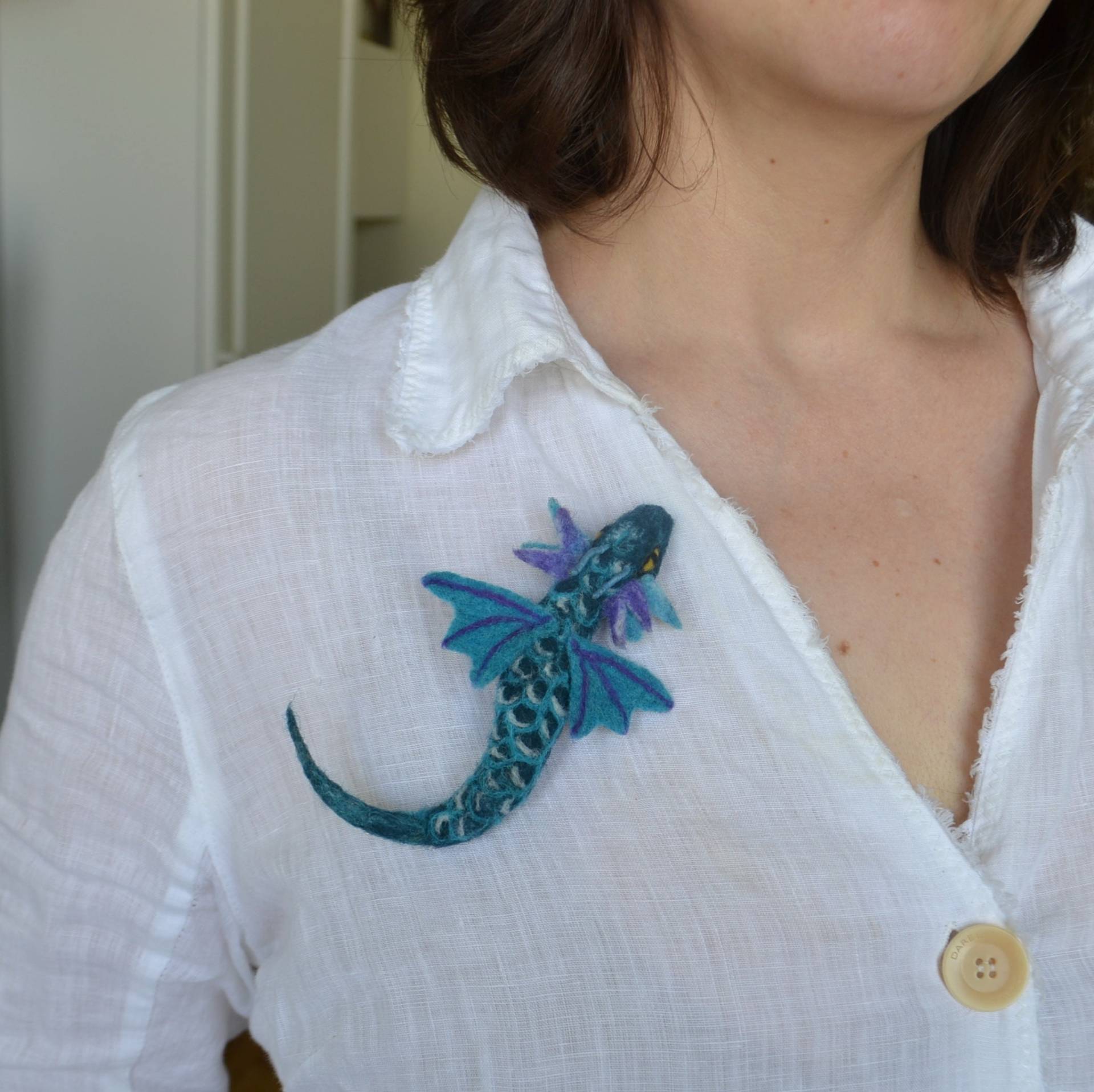 Drache Brosche Für Mädchen Gefilzt in Süsser Handgemachter Wolle Drachen Drache Brosche Für Mädchen Gefilzt in Süsser Handgemachter Wolle Drachen von FeltedCloudsShop