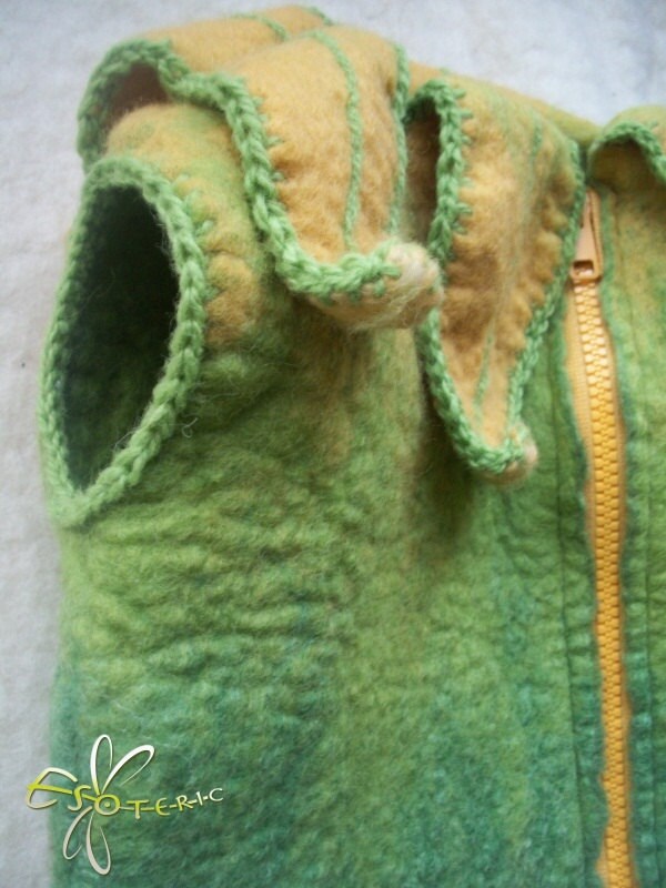 Handgemachte Merino Wolle Mädchen Weste Mit Blumenblättern, Gefilzte Baby Weste, Weiche von FeltedFeelings