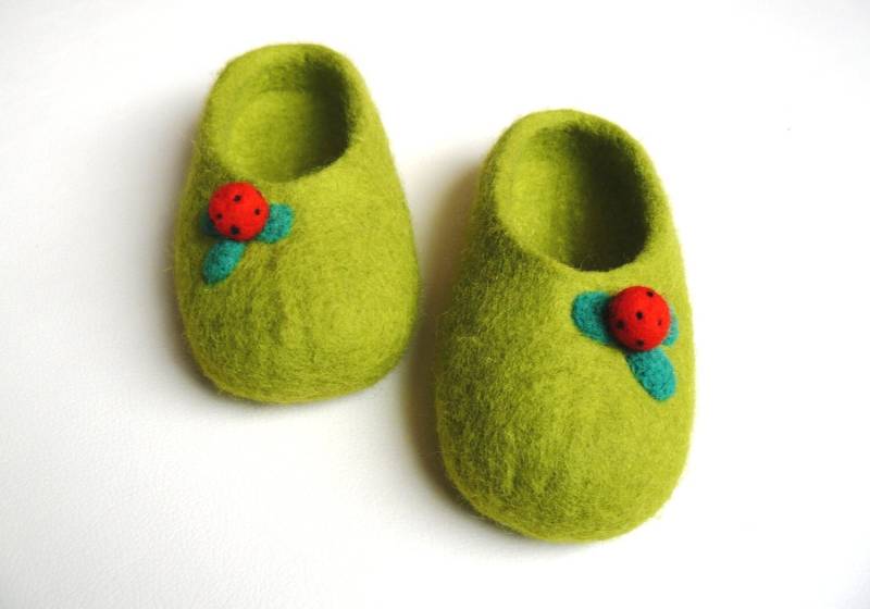 Kinder-Hausschuhe. Handgemachte Gefilzte Hausschuhe. Nicht Rutschende Sohle von FeltingHome