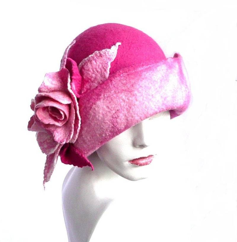 Rosa Filz Hut Cloche Handgemachte Rose, 1920Er Jahre Downton Abtei Rosa Filz Hut Cloche Handgemachte Rose, 1920Er Jahre Downton Abtei von Feltpoint