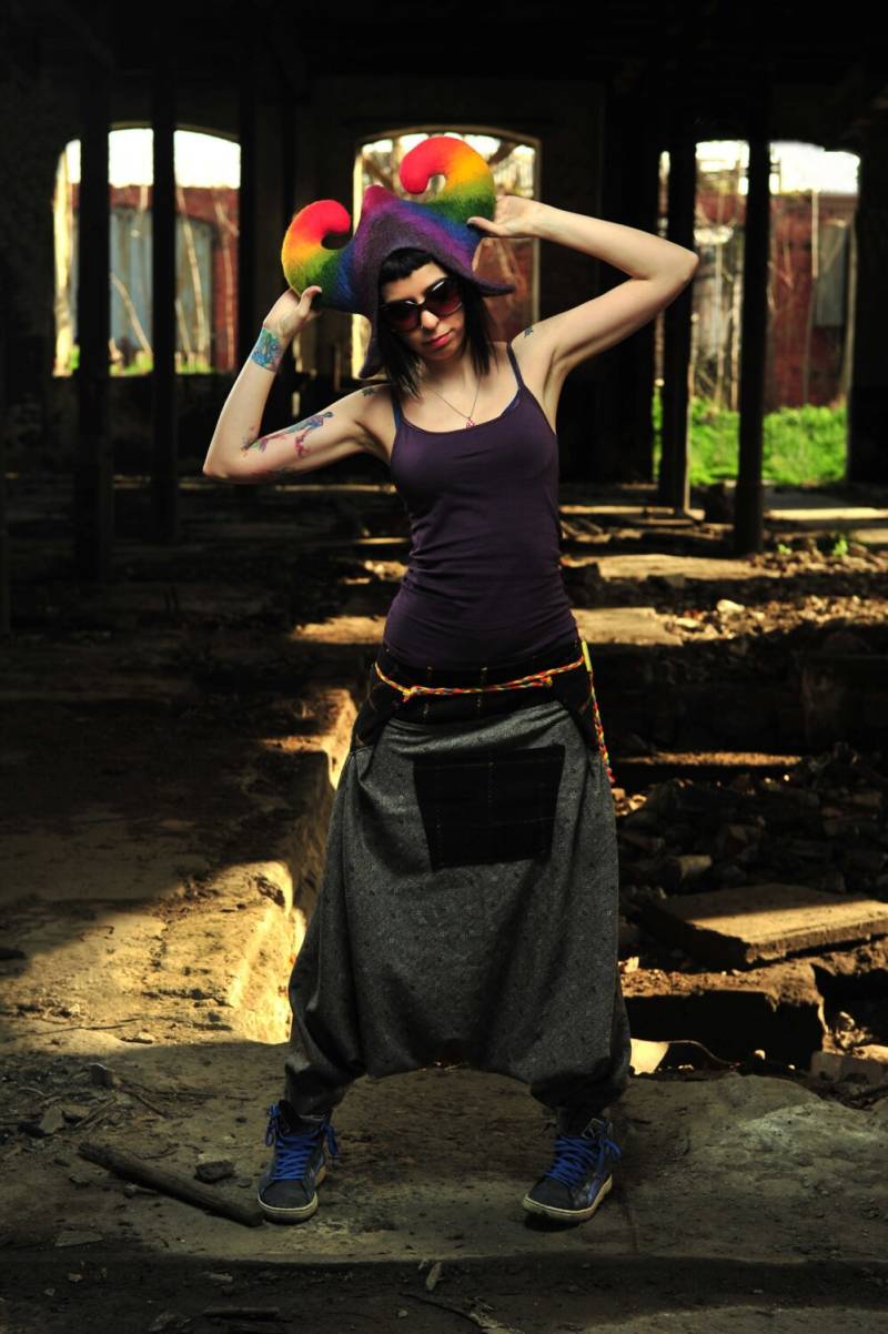 Regenbogen Horn Filzhut Gehörnter Hut Cosplay Brennender Mann Tragen Ungewöhnliche Geschenke Für Frauen Fantasy Kostüm Benutzerdefinierte Auftrag von Feltthink