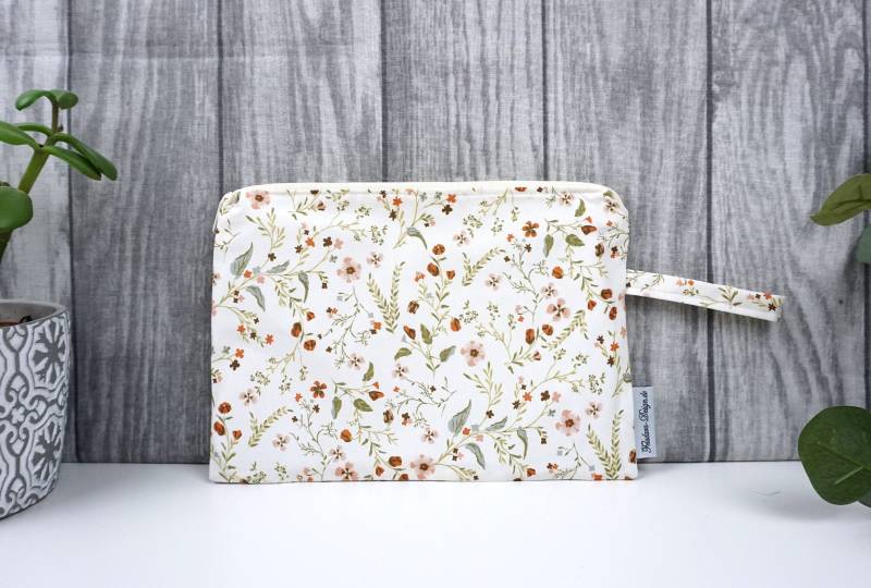 Hygienetasche, Kleiner Wetbag - Blümchen Motiv 1 Hygienetasche, Kleiner Wetbag - Blümchen Motiv 1 von FeludaraDesign