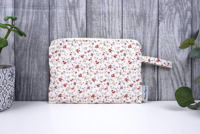 Hygienetasche, Kleiner Wetbag - Blümchen Motiv 2 Hygienetasche, Kleiner Wetbag - Blümchen Motiv 2 von FeludaraDesign