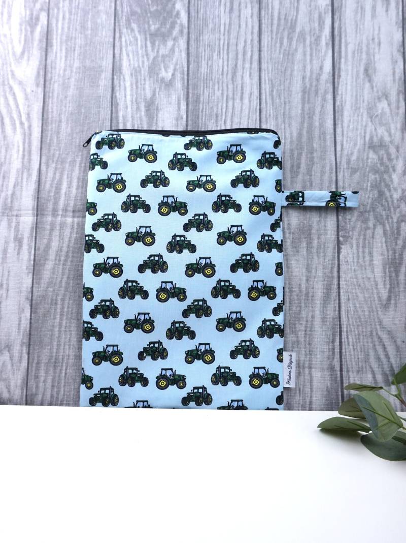 Wetbag, in 2 Größen, Große Nasstasche, Windeltasche, Hort, Kiga - Traktor Grün Auf Hellblau Wetbag, in 2 Größen, Große Nasstasche, Windeltasche, Hort, Kiga - Traktor Grün Auf Hellblau von FeludaraDesign
