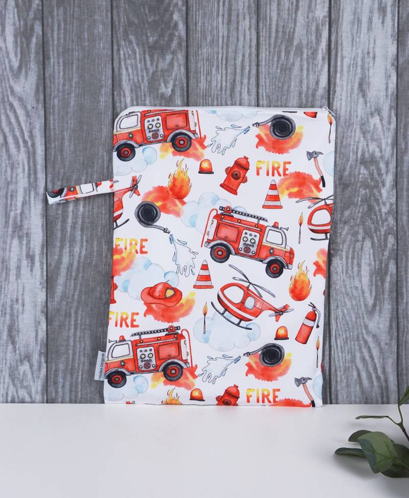 Wetbag in 2 Größen, Große Nasstasche, Windeltasche, Inkontinenz Vorlagen - Feuerwehr Fire Wetbag in 2 Größen, Große Nasstasche, Windeltasche, Inkontinenz Vorlagen - Feuerwehr Fire von FeludaraDesign