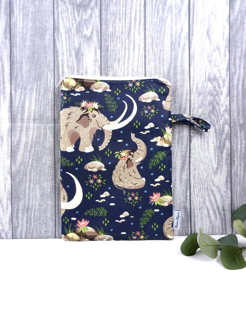 Wetbag in 2 Größen, Große Nasstasche, Windeltasche, Inkontinenz Vorlagen - Mammut von FeludaraDesign