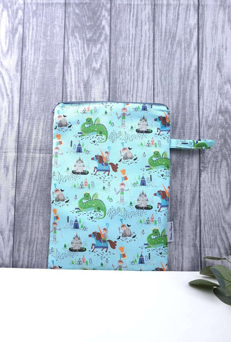 Windeltasche - Nasbeutel Nasstasche Wetbag Kindergarten Hort Kita Wechselwäsche Ritter von FeludaraDesign