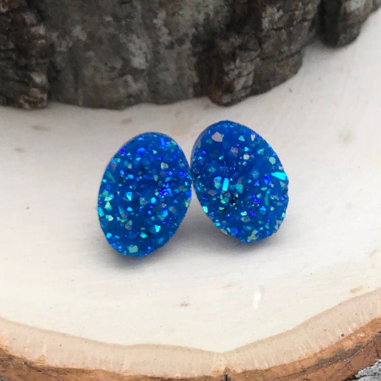 Blaue Druzy Ohrstecker, Blau Oval Ohrringe, Glitzernden Blauen Ohrringe von FeminineEdgeFinds