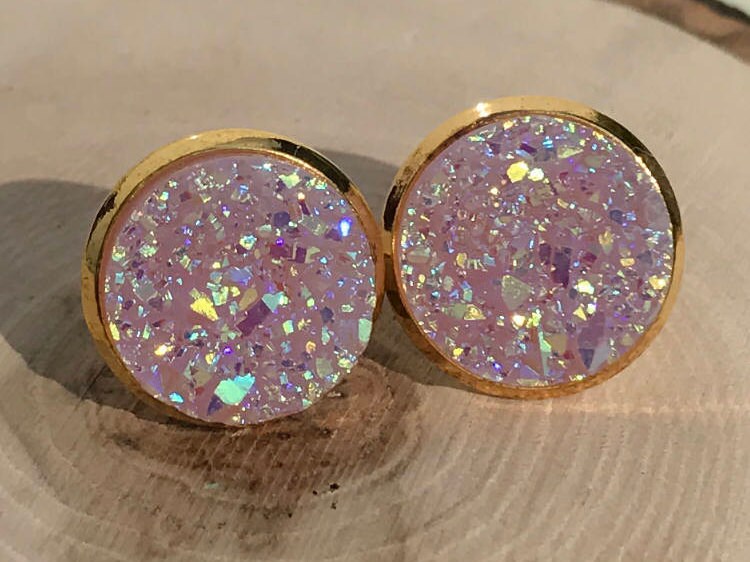 Flieder Druzy Ohrstecker, Lavendel Funkeln Lila Schmuck, Brautjungfer Ohrringe, Hell Glitzernde Ohrstecker Gold von FeminineEdgeFinds