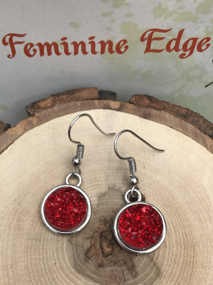 Funkelnde Rote Druzy Ohrringe, Baumseider Glitzernde Leichte Ohrringe von FeminineEdgeFinds