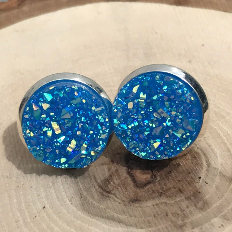 Glitzernde Druzy Blau Und Silber Ohrstecker von FeminineEdgeFinds