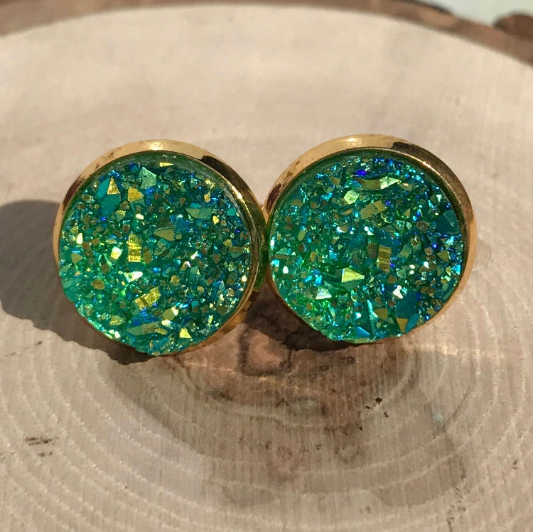 Grün Und Gold Glitzernden Druzy Ohrstecker von FeminineEdgeFinds