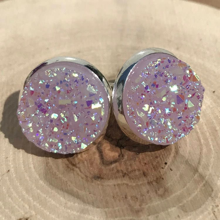 Licht Lila Flieder Lavendel Und Silber Glitzernden Druzy Ohrstecker von FeminineEdgeFinds