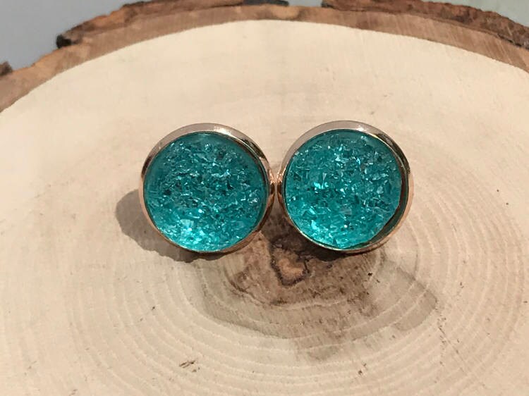 Meer Glas Ohrringe, Grüne Druzy Ohrstecker, Schaum Glittery Grün Und Rose Gold Ohrstecker von FeminineEdgeFinds