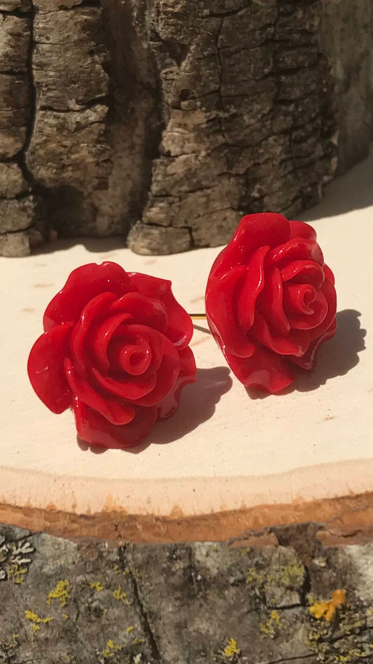 Rose Ohrringe, Rote Ohrstecker, Schöne Und Das Biest Blume Ohrstecker. Wieder Im Lager von FeminineEdgeFinds