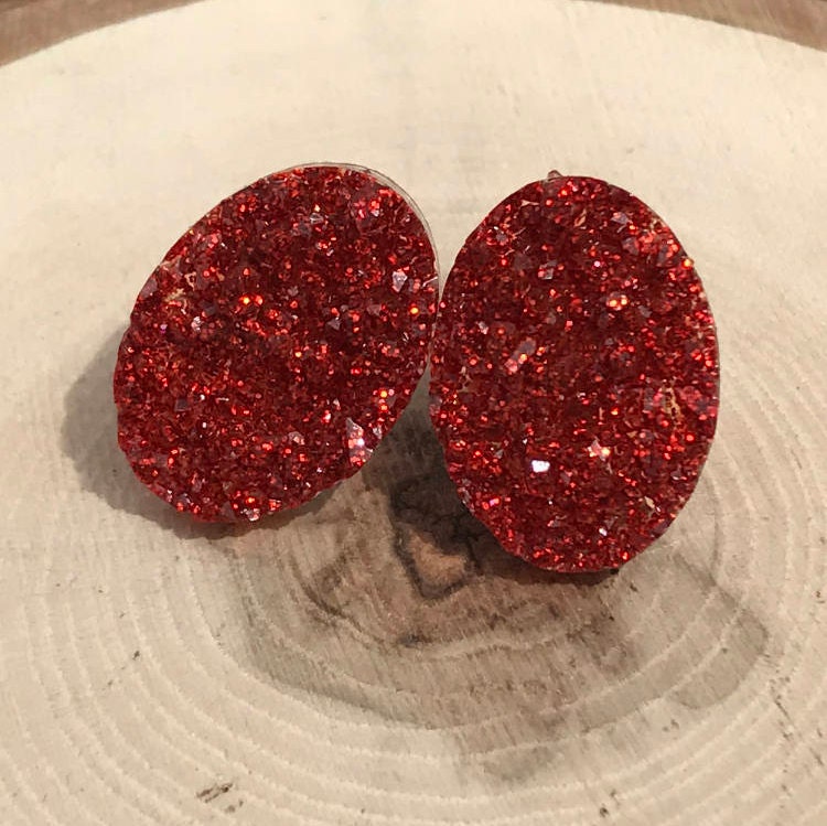 Rote Druzy Ohrstecker, Rote Clip Auf Ohrringe, Rubin Glitzernde Ohrringe von FeminineEdgeFinds