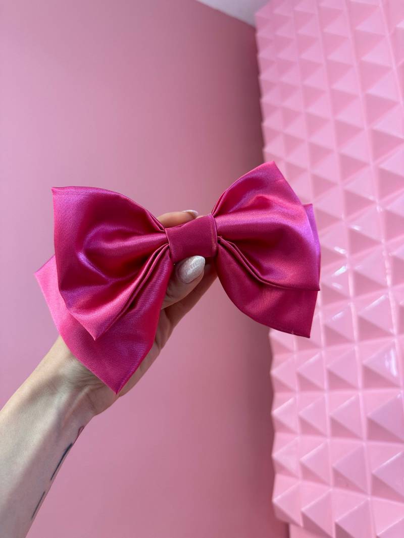 Fuchsia Satinschleife Elegante Handgemachte Haarspange Fuchsia Satinschleife Elegante Handgemachte Haarspange von FemperialOfficial