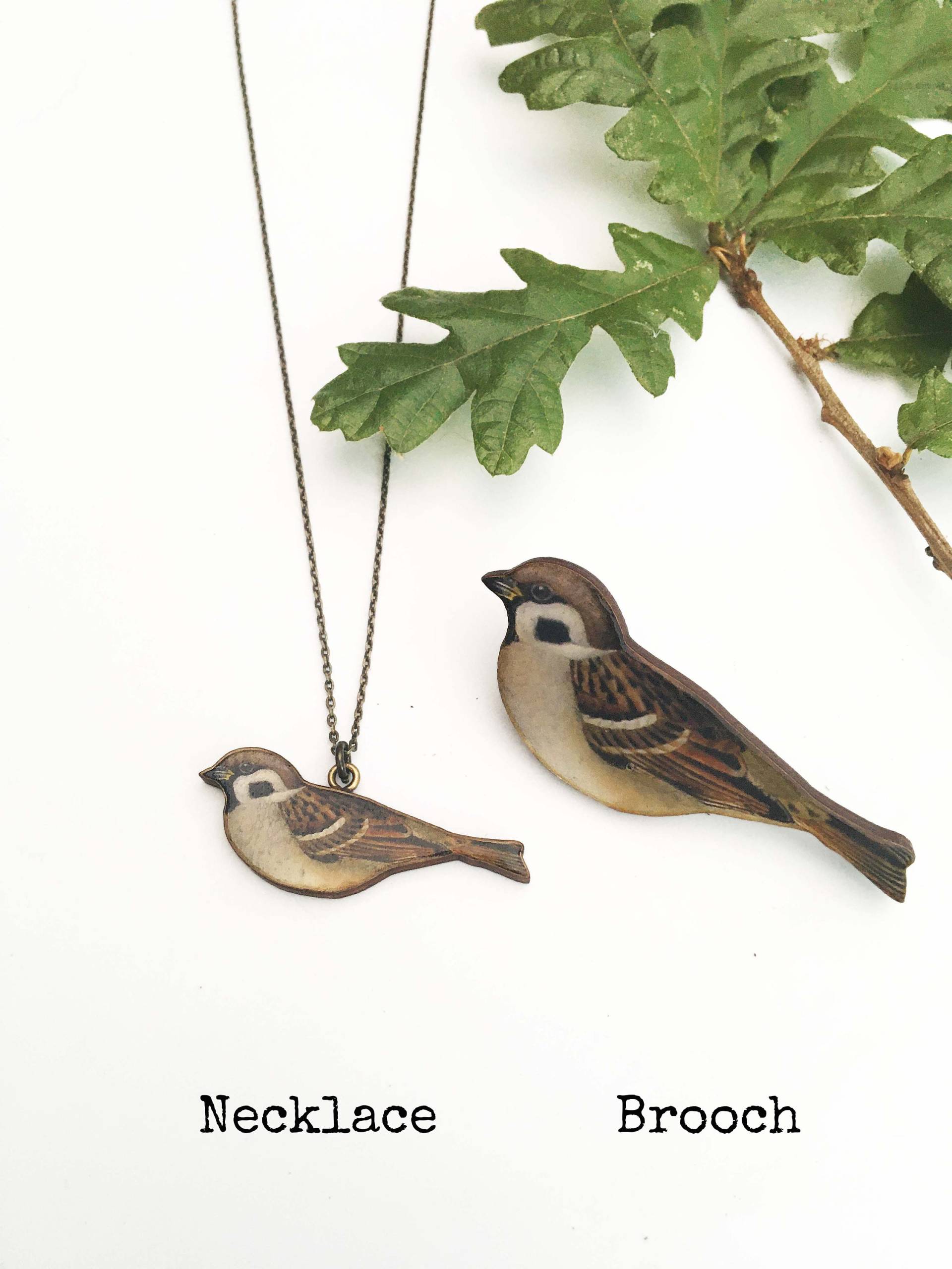 Haussperling Halskette, Oder Spatz Anstecknadel von FenandCo