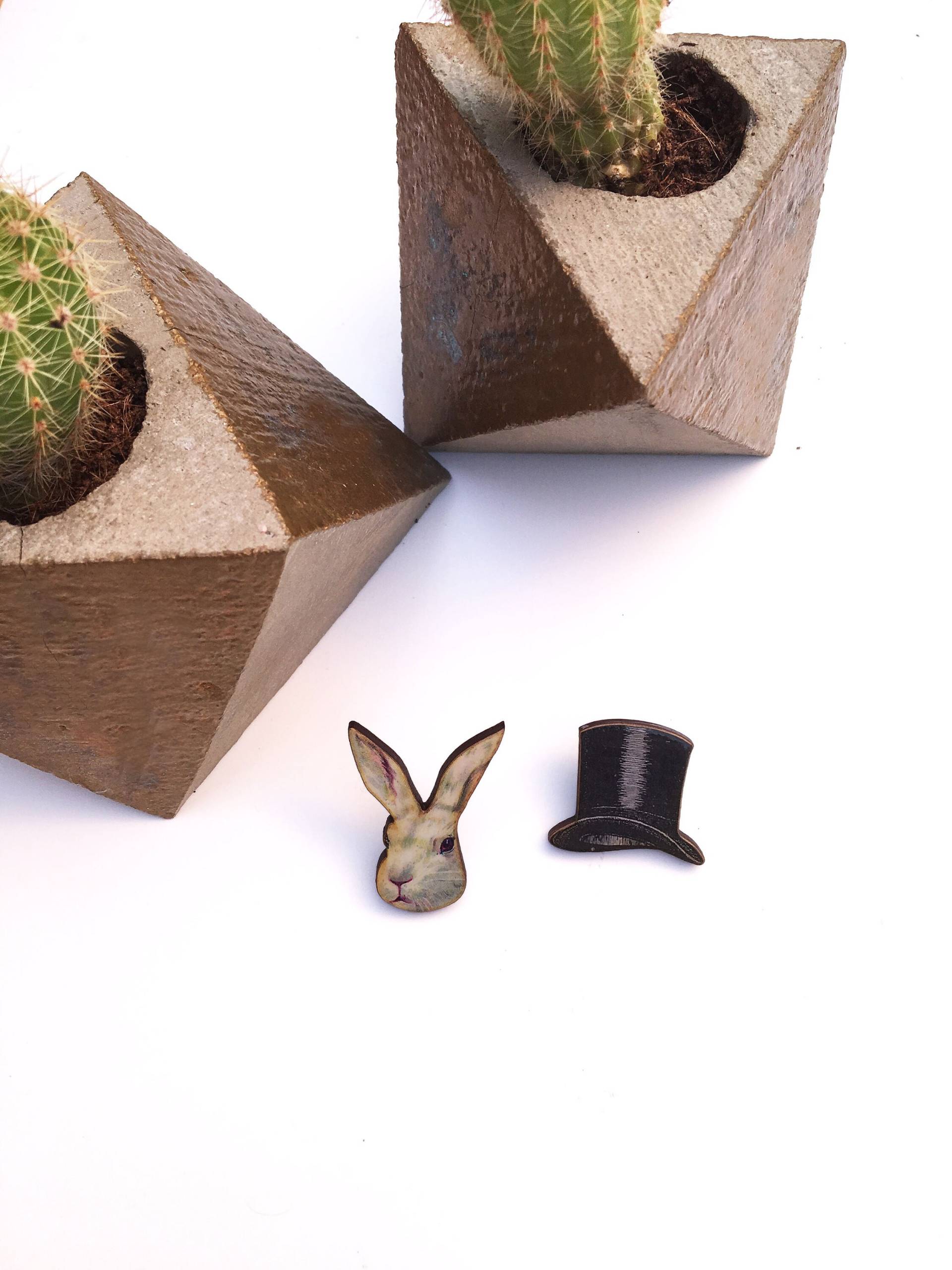 Zauberhafte Anstecknadeln, Weißer Hase Und Zylinder von FenandCo