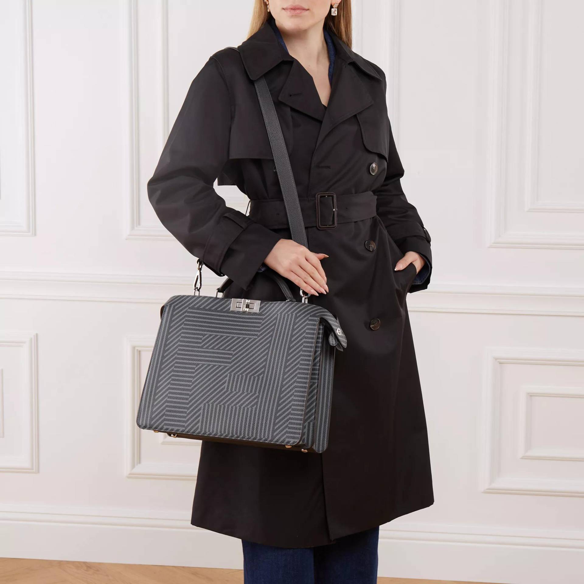Fendi Aktentaschen - Medium Cuoio Romano Leather Bag - Gr. unisize - in Grau - für Damen von Fendi