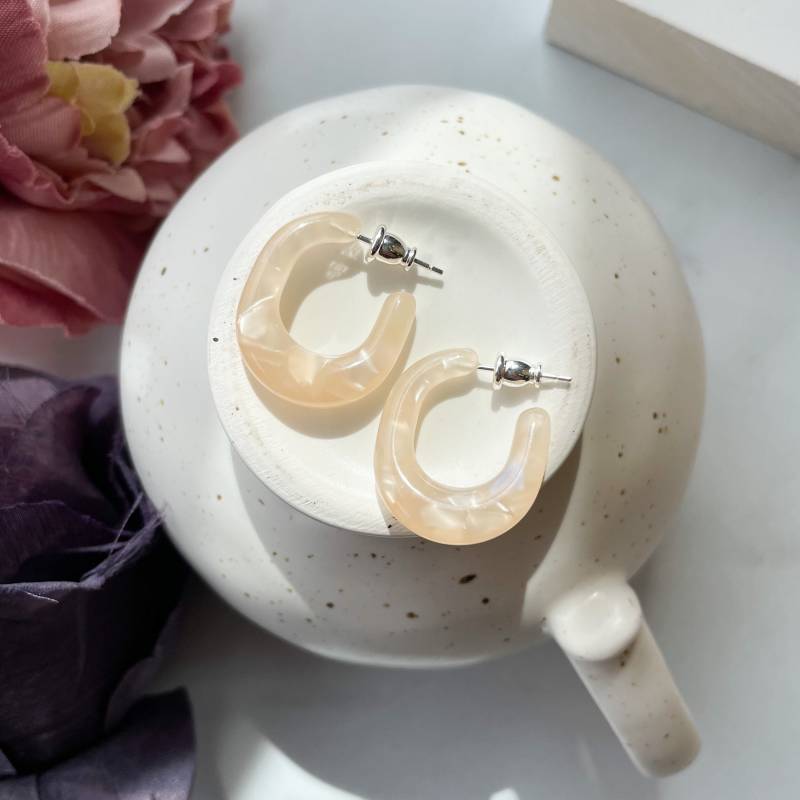 Chunky Hoop Ohrringe | Perle Creme Acetat, Sterling Silber Beiträge von FennaAndFei