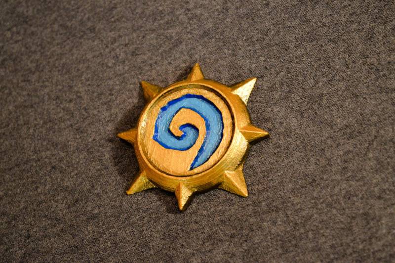 Herdstein, Hs, Hs Emblem, Hearthstone Pin Herdstein, Hs, Hs Emblem, Hearthstone Pin von FenrirsWorkShop