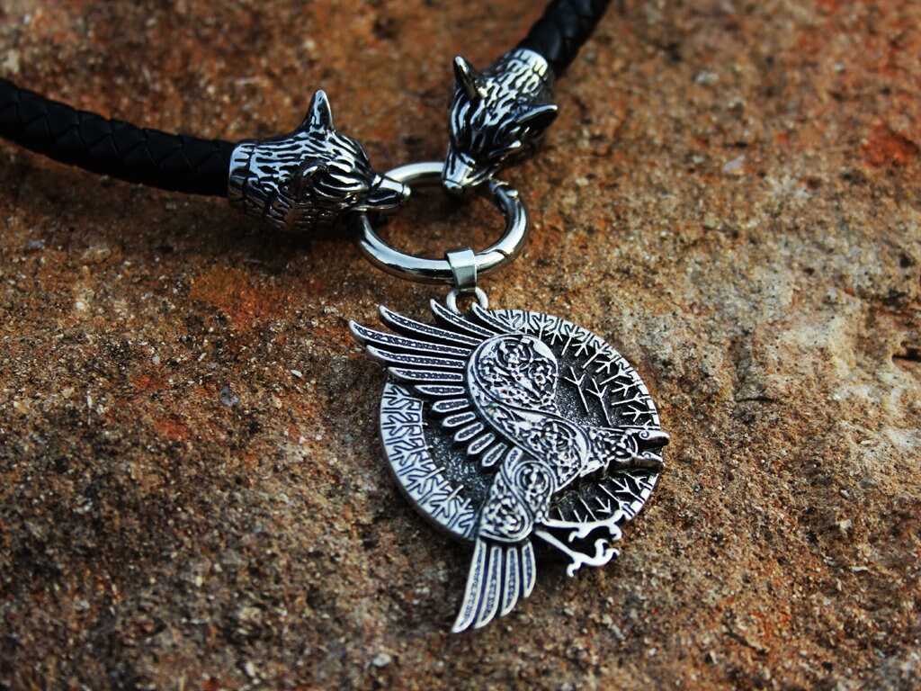 Dicke Wolfslederkette Mit Runenrabe Dicke Wolfslederkette Mit Runenrabe von Fenrisshop