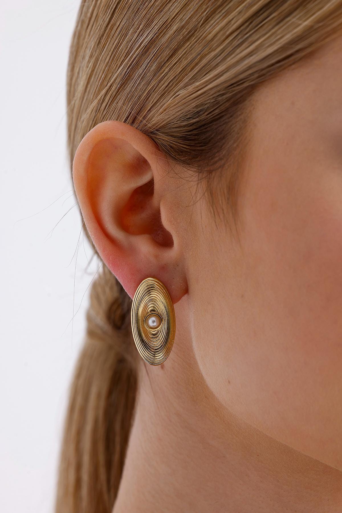 Gold Spirale Ohrringe Mit Perle, Elegantes Ovales Design, Moderne Schmuck Für Frauen, Perfektes Geschenk Geburtstage Und Urlaub, Sie von FerayeLondon