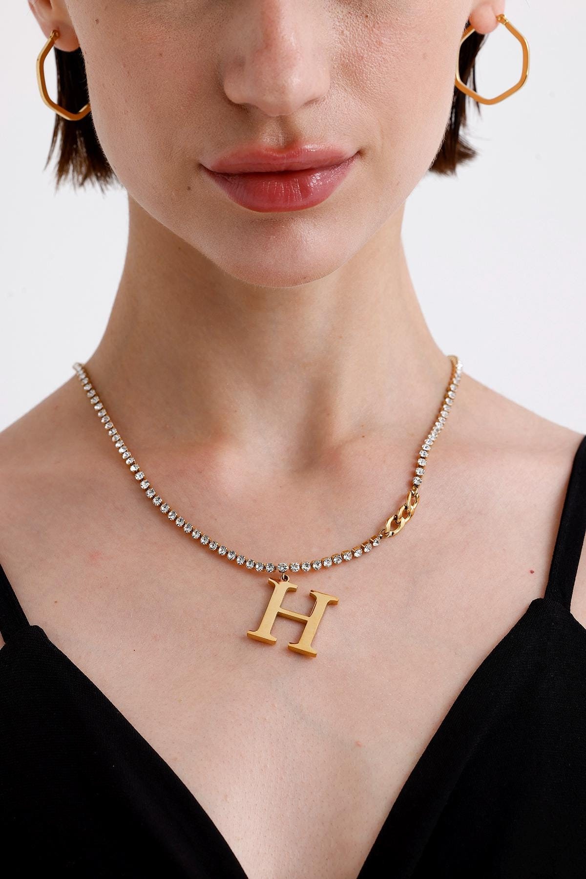 H Buchstabe Halskette-Tiny Gold Initialen Halskette-H Schmuck-Minimalistisch Halskette-Black Freitag, Weihnachtsgeschenk Für Sie von FerayeLondon