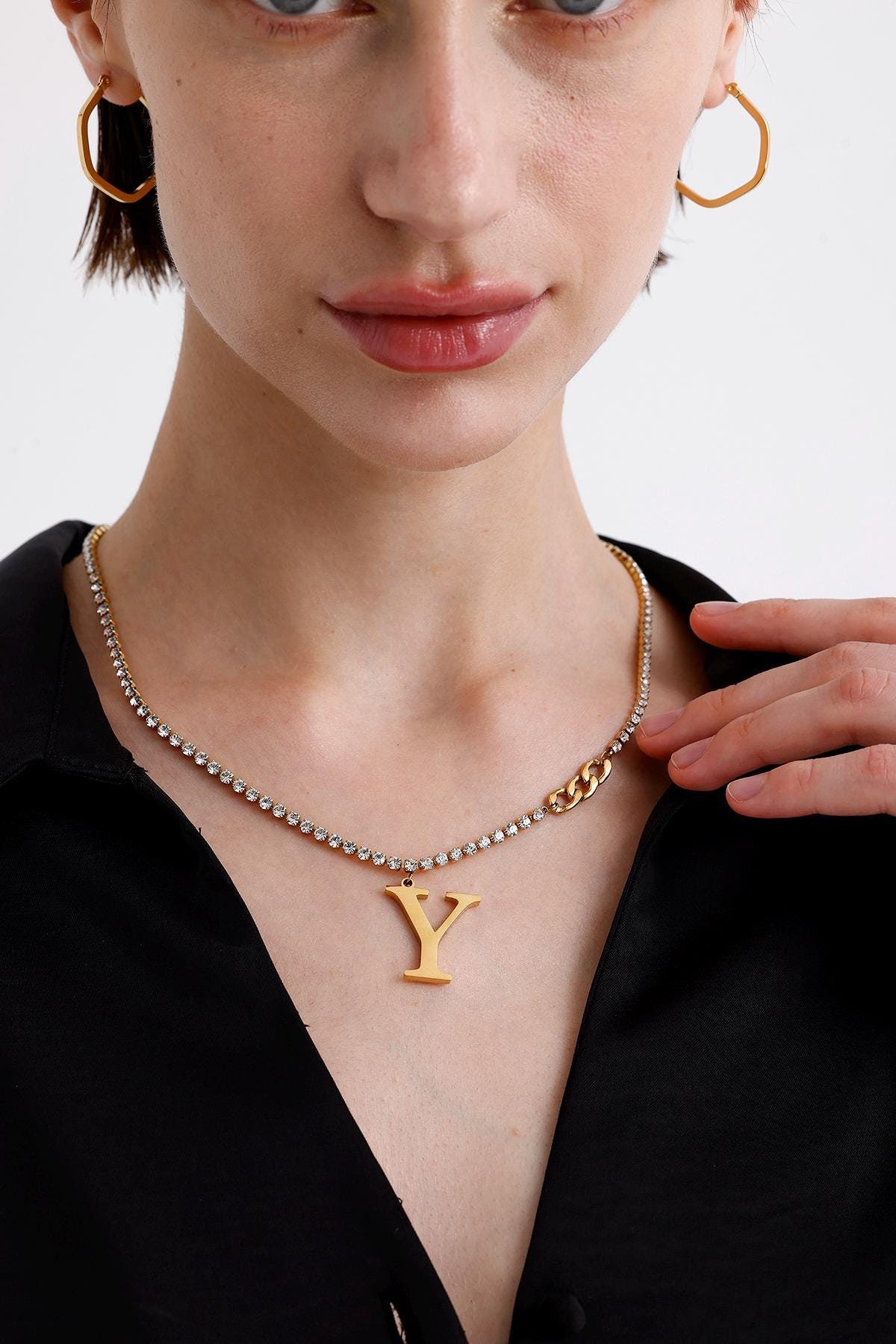 Y Buchstabe Halskette-Tiny Gold Initialen Halskette-Y Schmuck-Minimalist Halskette-Black Freitag, Weihnachtsgeschenk Für Sie von FerayeLondon