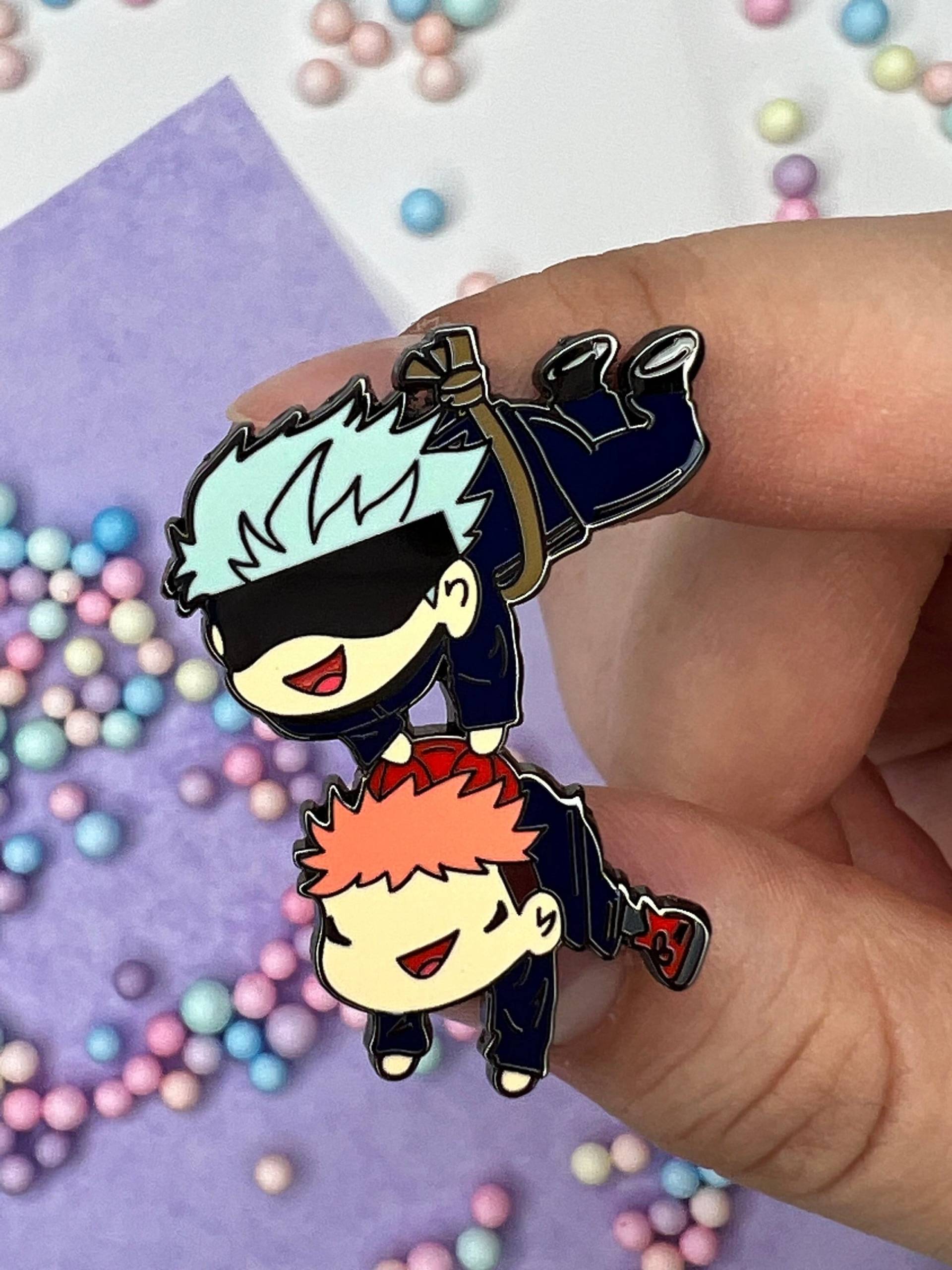 Jujutsu Kaisen - Gojo Und Yuji Am Baumeln Anime Hard Enamel Black Nickel Jujutsu Kaisen - Gojo Und Yuji Am Baumeln Anime Hard Enamel Black Nickel von FeriSeArtShop
