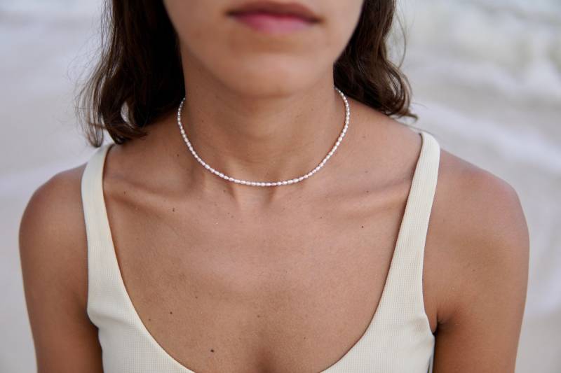 Feria | Handgemachte Süßwasserperlenkette Baby Perlen - Perlmutt, Echte Reisperlen, Vergoldet Oder 925 Sterling Silber von FeriaStudio