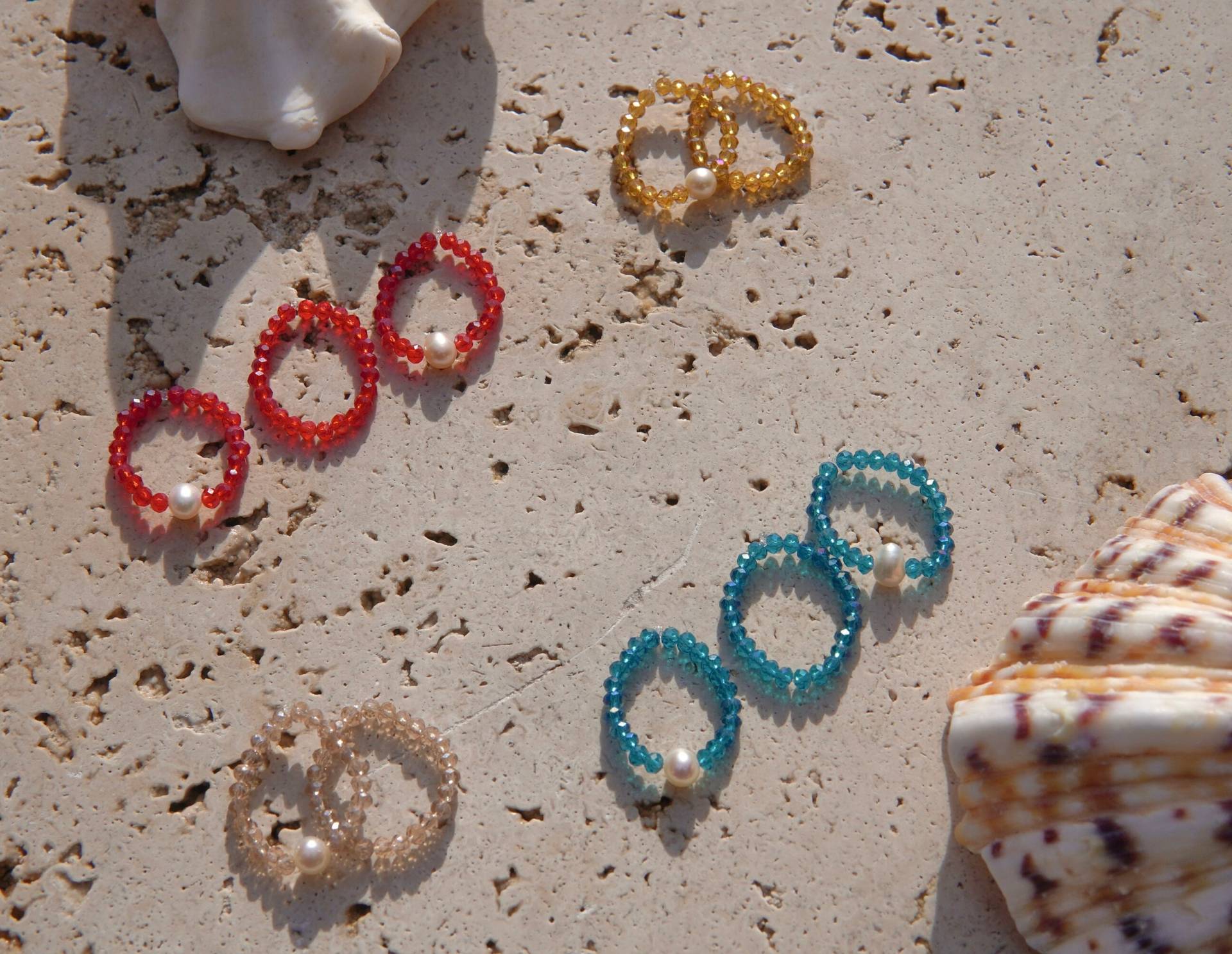 Feriastudio| Handgemachte „Holiday" Ringe Mit Süßwasserperlen Feriastudio| Handgemachte „Holiday" Ringe Mit Süßwasserperlen von FeriaStudio