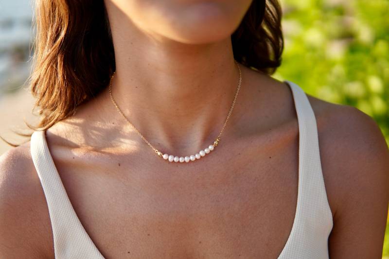 Feriastudio | Handgemachte Goldkette Mit Süßwasserperlenkette „Lucia" -Süsswasserperlen, Filigrane Goldkette, Geschenk Freundin Valentinstag von FeriaStudio