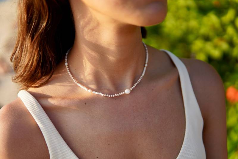 Feriastudio | Handgemachte Perlenkette „Bioma" Mit Süßwasserperlen -Perlmutt, Bunt, Vergoldet 24K Oder 925 Sterling Silber von FeriaStudio