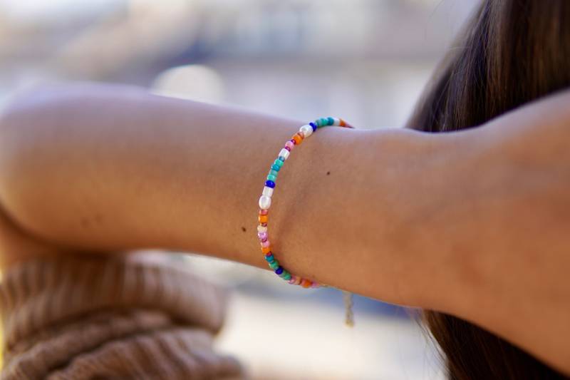 Feriastudio | Handgemachtes Buntes Armband „Solores" - Süsswasserperlen, Multicolor Armband, Vergoldet O. 925 Sterling Silber, Sommer von FeriaStudio