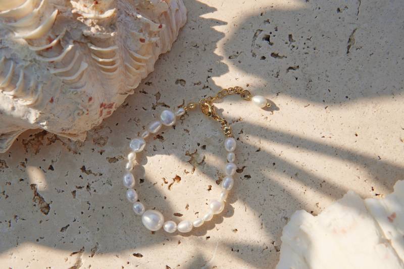 Feriastudio | Handgemachtes Süßwasserperlenarmband „Sirena" -Nuggetperlen, Keshiperlen, Unregelmäßig, Vergoldet 24K Oder 925 Sterling Silber von FeriaStudio