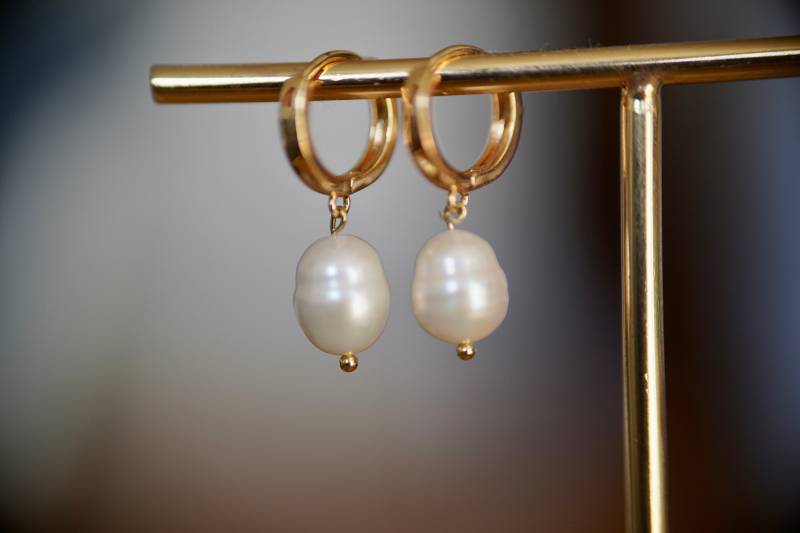 Feriastudio | Vergoldete Creolen Mit Süßwasserperlen-Anhänger 18K, Valentinstag von FeriaStudio
