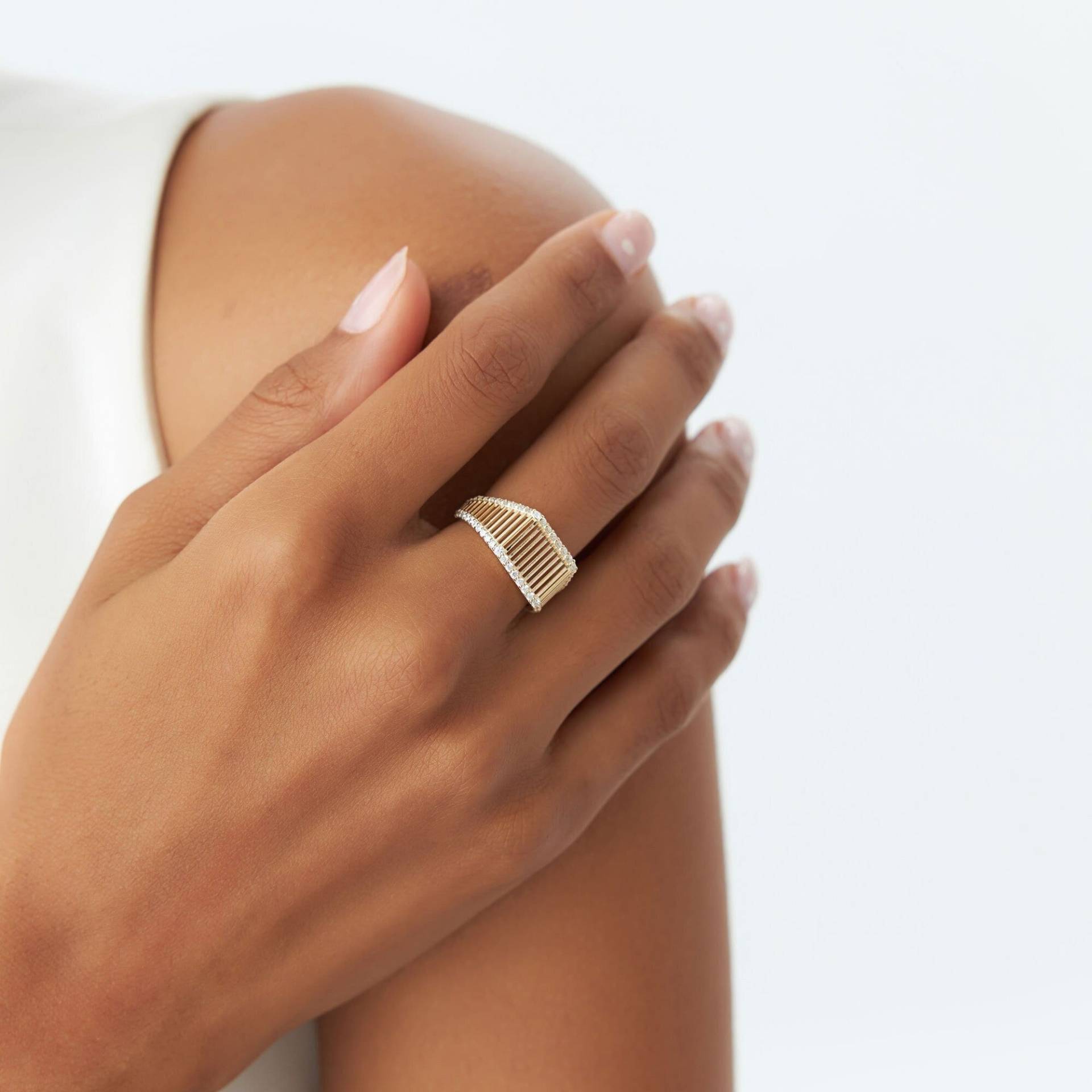 14K Gold Statement Ring, Gerippt Einzigartiges Design Diamant Pinky Siegelring, Mode Trendige Diamantring Geschenkidee Für Sie von FerkosFineJewelry