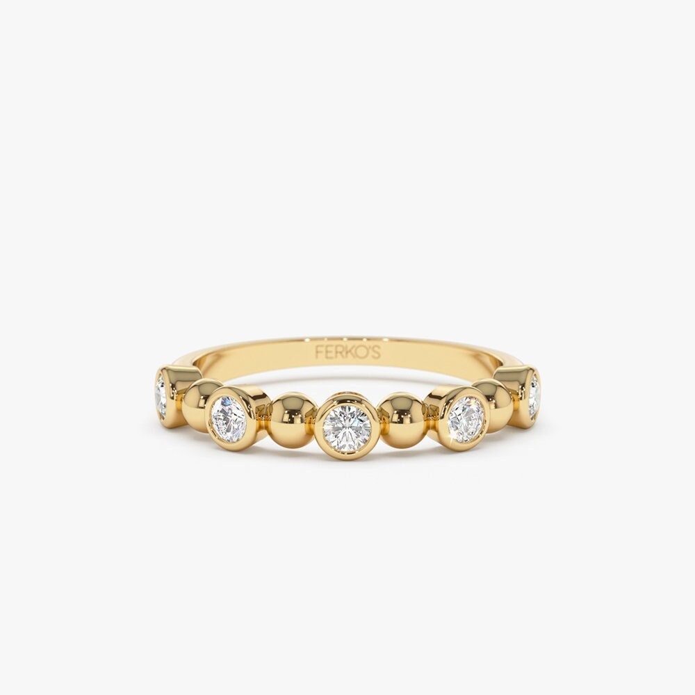 Diamant Hochzeit Band Runder Lünette in 14K Gold/Abwechselnde Perlen Und Gefasste Natürliche Diamanten Ring von FerkosFineJewelry