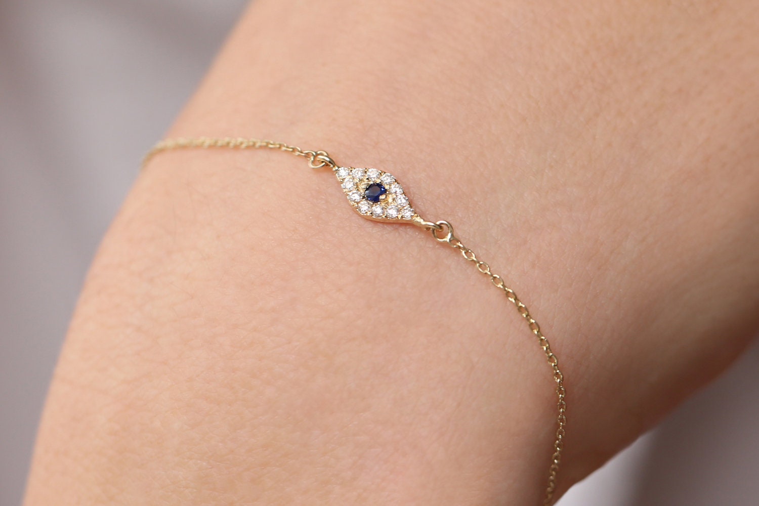 Evil Eye Armband/14K Gold Diamant Dainty Chain Sapphire Geschenk Für Mama von FerkosFineJewelry