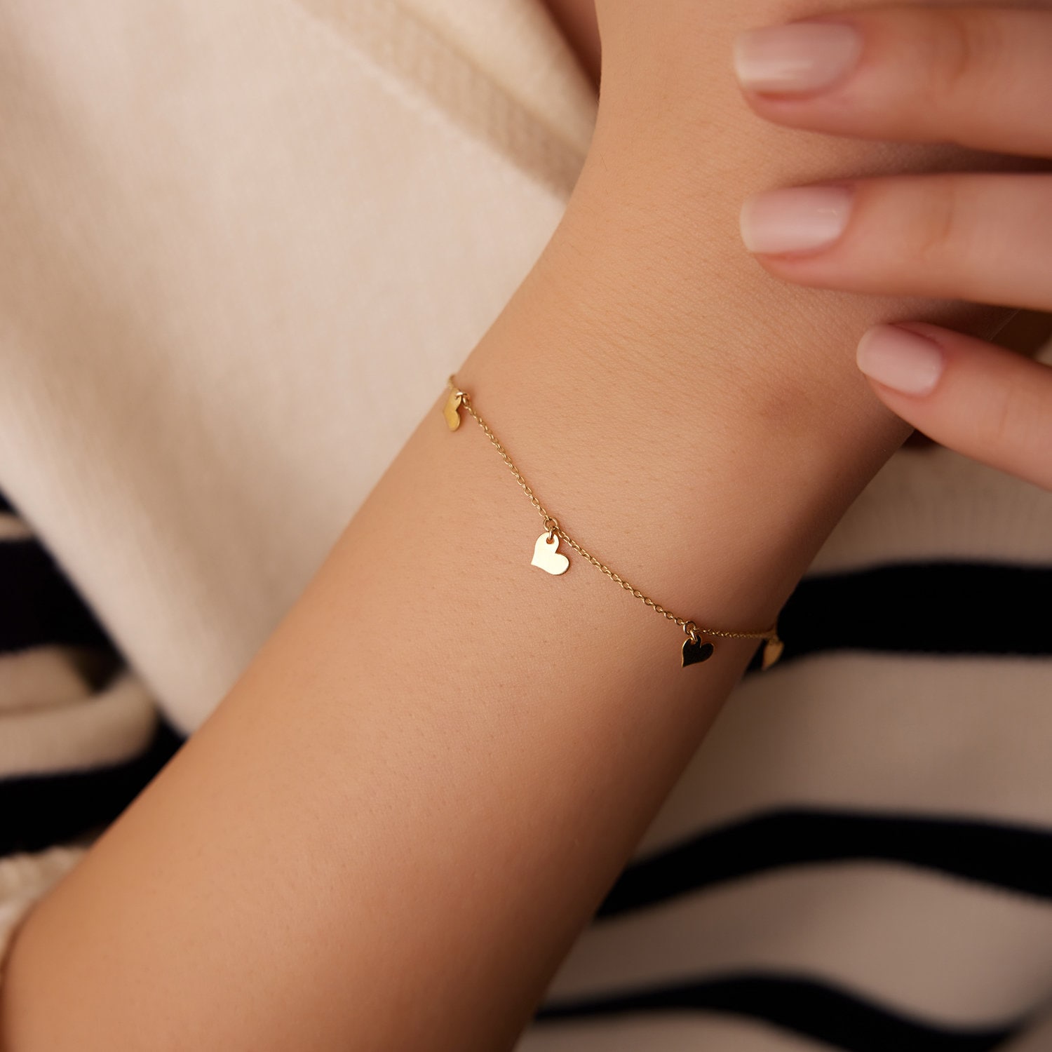 Herz Armband/14K Solid Gold Bettelarmband Stapelbares von FerkosFineJewelry