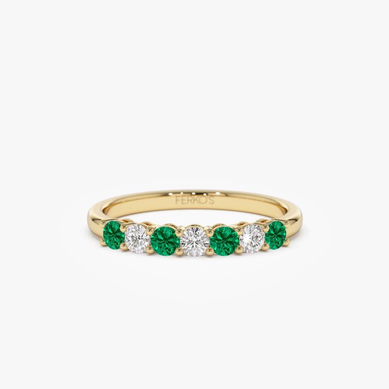 Mai Birthstone Versprechen Ring, Grüner Smaragd Und Diamant 14K Gold Stapelring, Edelstein Stapelbarer Band von FerkosFineJewelry
