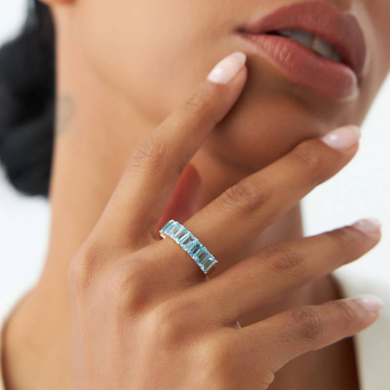 Natürliche Blautopas Ring, 14K Gold Smaragdschliff Neun Stein Schweizer Statement Dezember Birthstone Push-Präsens-Ring von FerkosFineJewelry