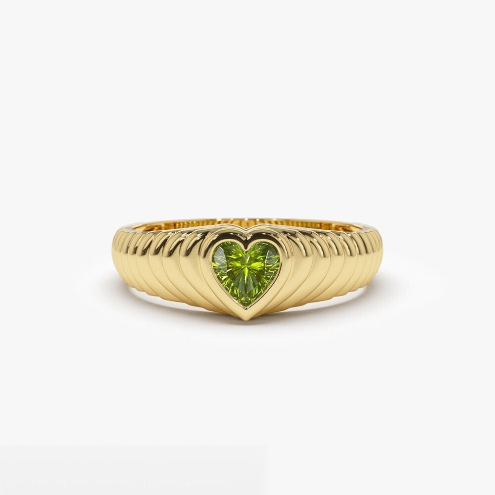 Peridot Ring in Herzform/Abgeschrägter 14K Herz Für Damen August Geburtsstein Geburtstagsgeschenk-Ideen Sie von FerkosFineJewelry