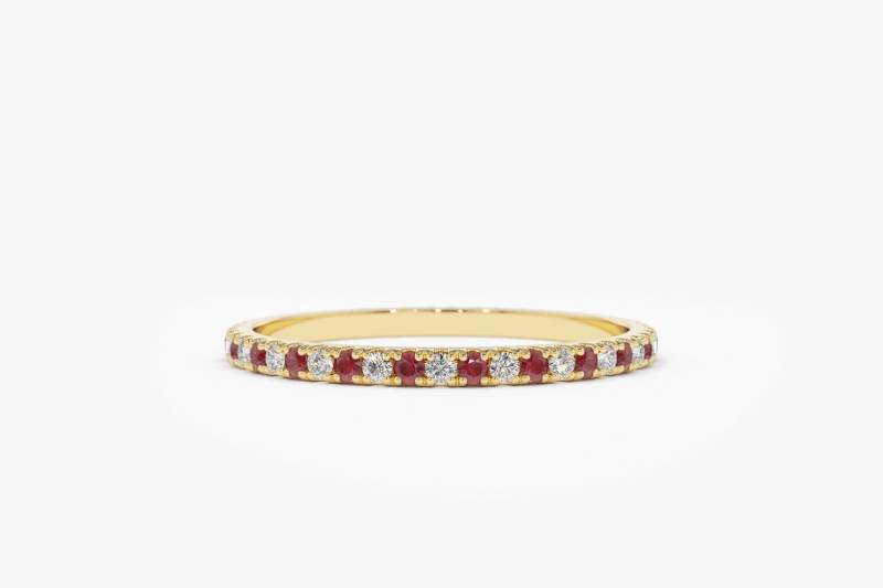 Rubin Und Diamant Eternity Band/14K Rose Gold Micro Pave Ehering Juli Birthstone Ring von FerkosFineJewelry