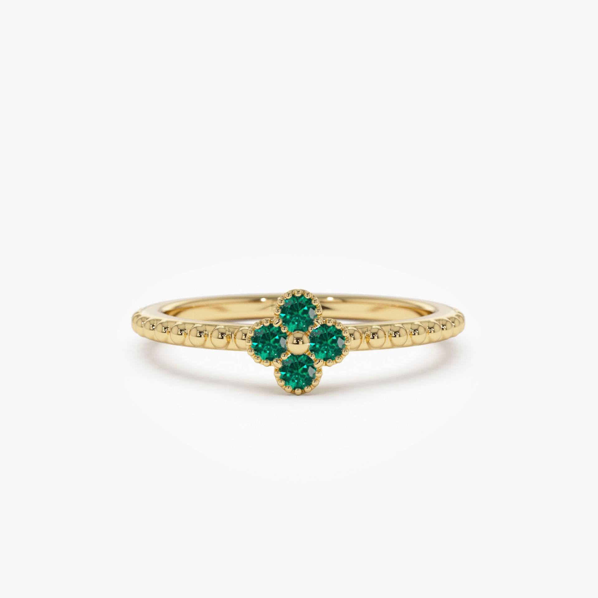 Smaragd Ring/14K Gold Klee Stapel Einzigartiger Trendy Mai Birthstone Geburtstagsgeschenk von FerkosFineJewelry